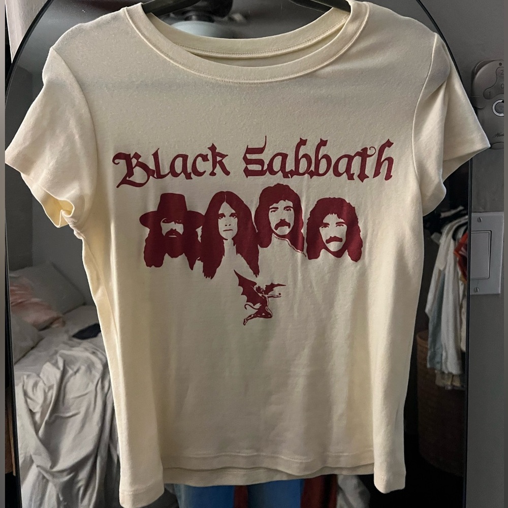 Black Sabbath fitted tee - worn on 1-2 times. Soft!